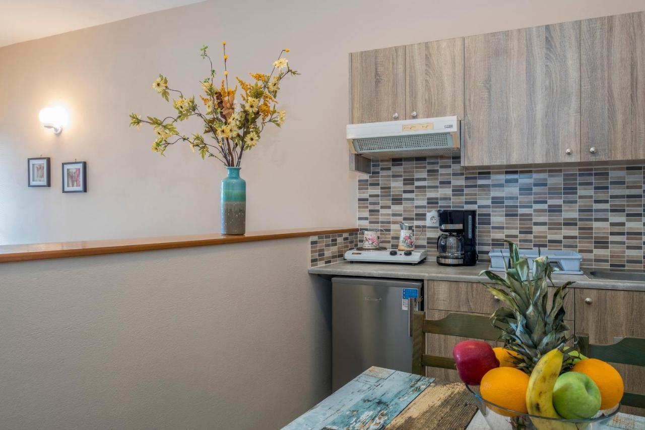 קאטו דרטסו Theos Village Apartments מראה חיצוני תמונה