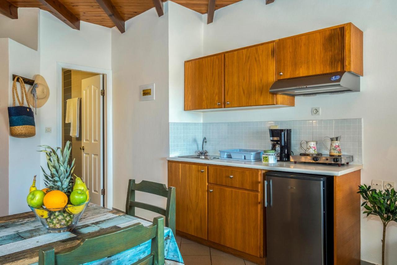 קאטו דרטסו Theos Village Apartments מראה חיצוני תמונה