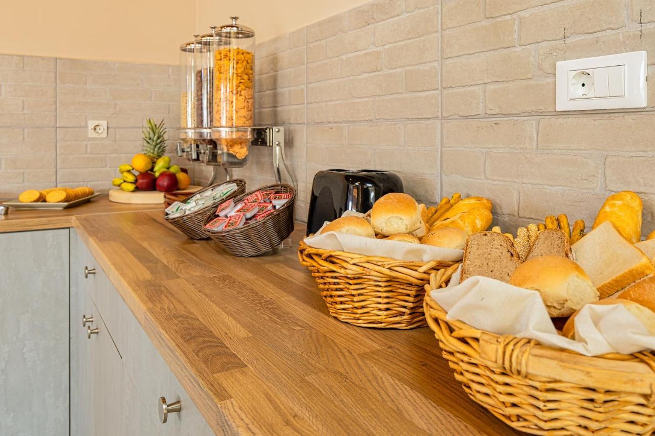 קאטו דרטסו Theos Village Apartments מראה חיצוני תמונה