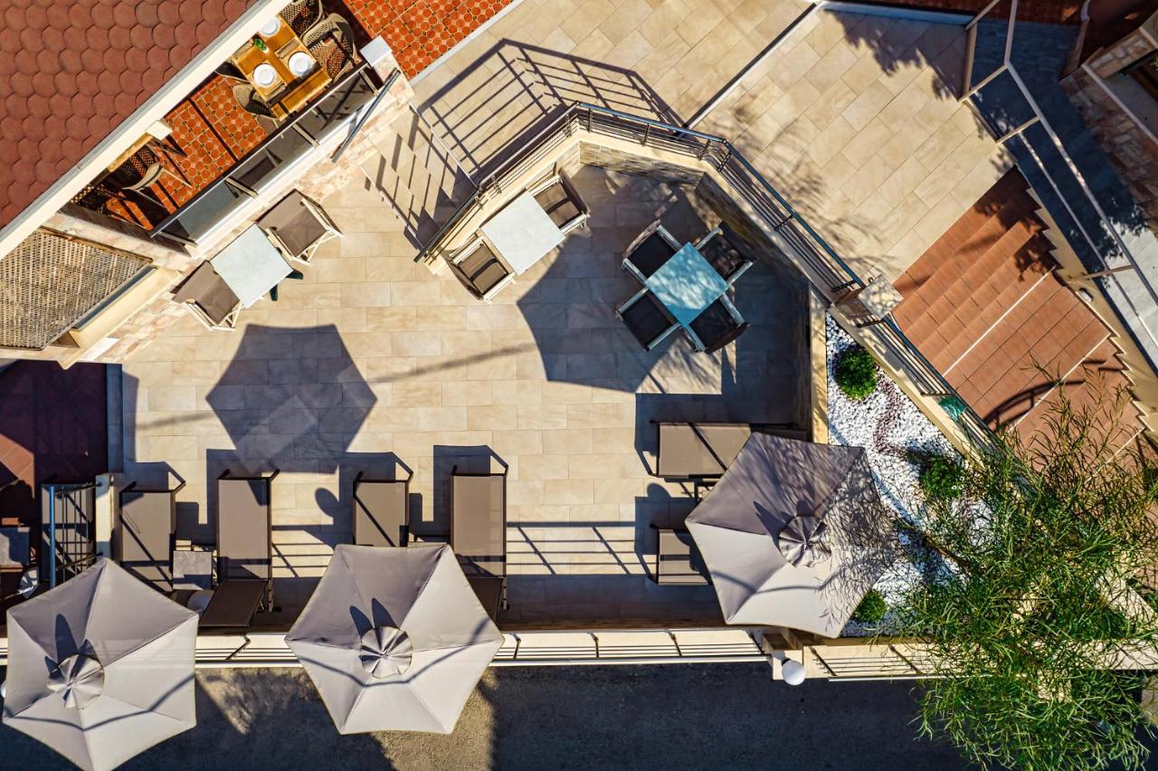 קאטו דרטסו Theos Village Apartments מראה חיצוני תמונה
