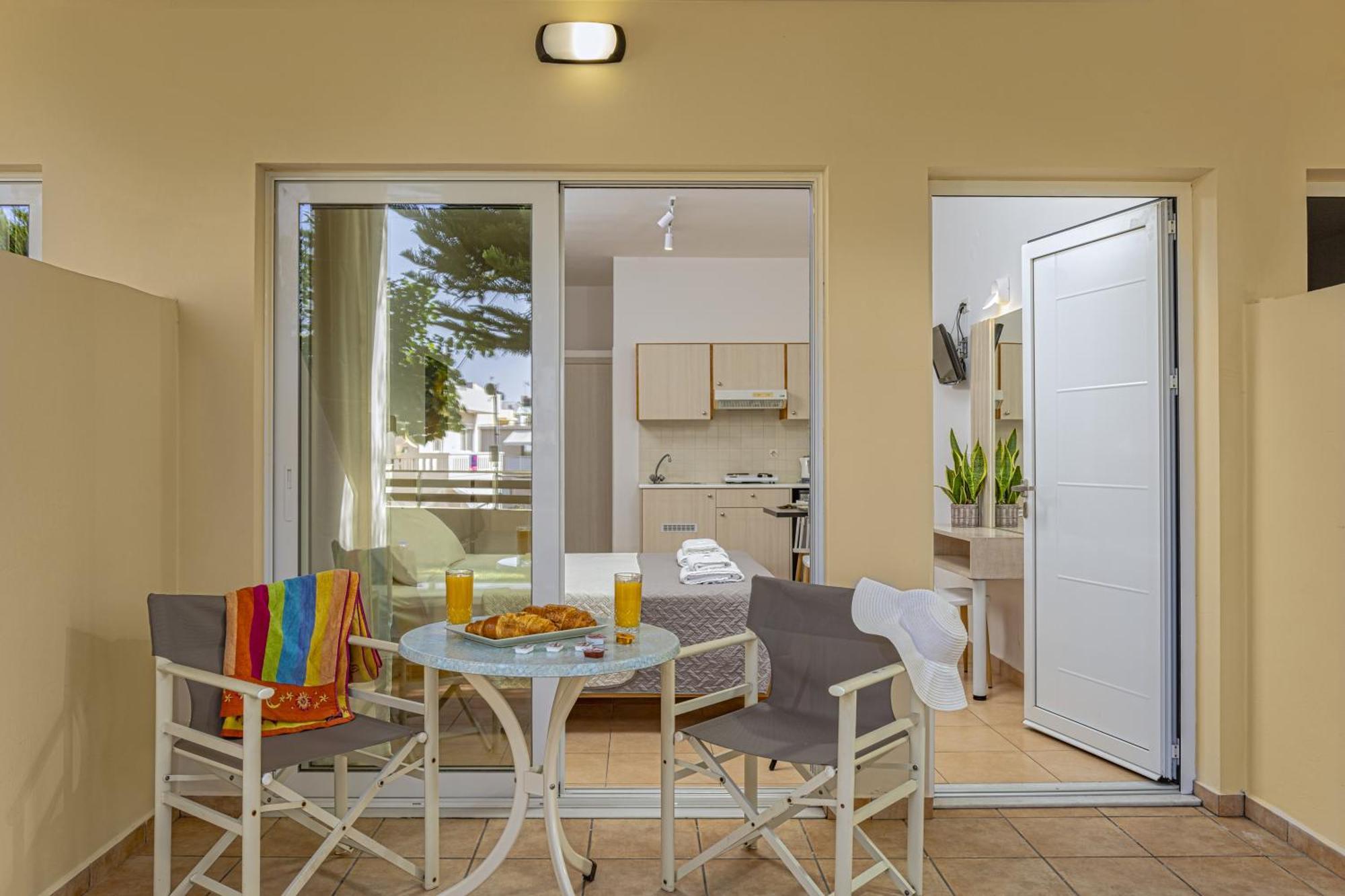 קאטו דרטסו Theos Village Apartments מראה חיצוני תמונה