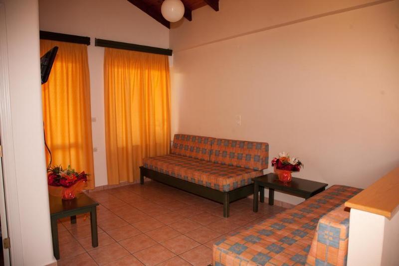 קאטו דרטסו Theos Village Apartments מראה חיצוני תמונה